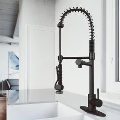 Zurich Single-Handle Pull-Down Sprayer Kitchen Faucet With Deck Plate In Matte Black