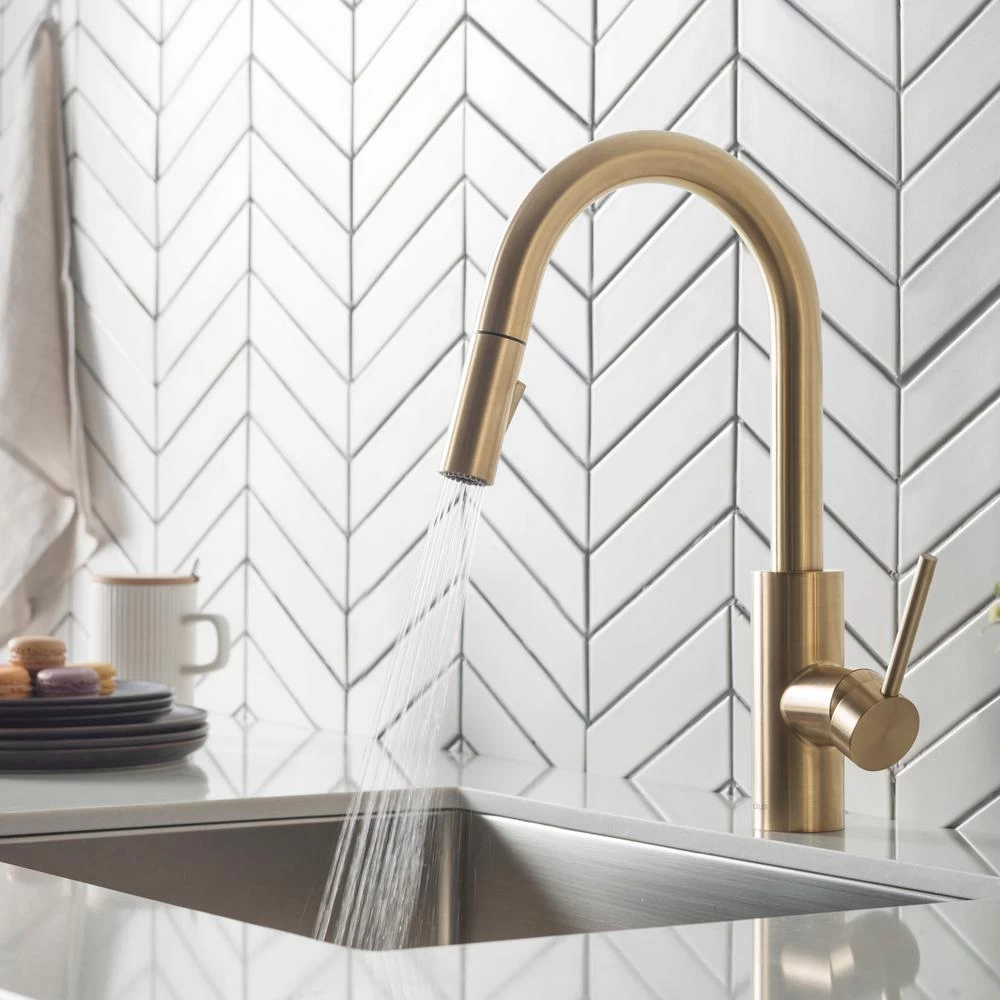 Oletto Single-Handle Pull-Down Sprayer Kitchen Faucet In Gold - Image 4
