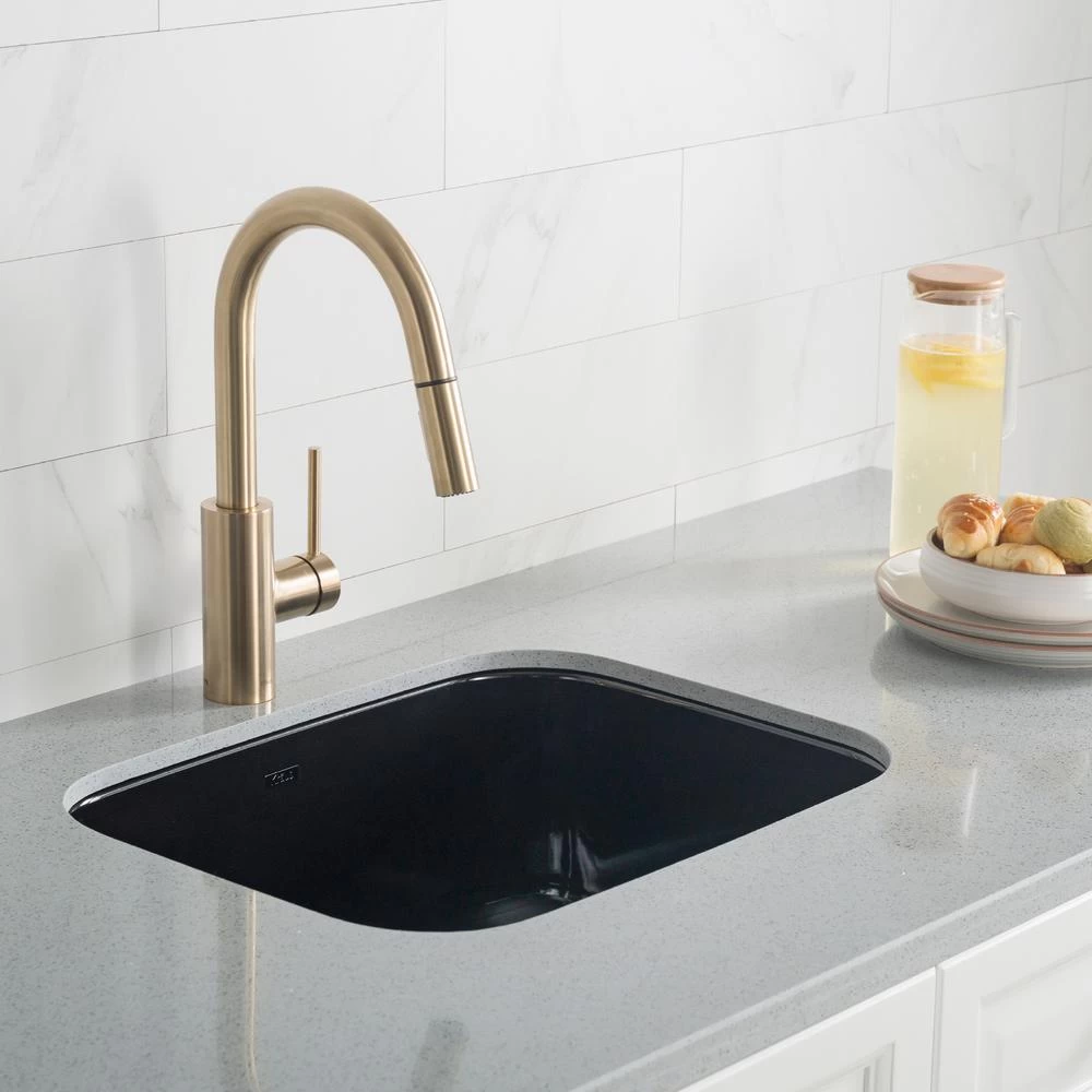 Oletto Single-Handle Pull-Down Sprayer Kitchen Faucet In Gold - Image 6